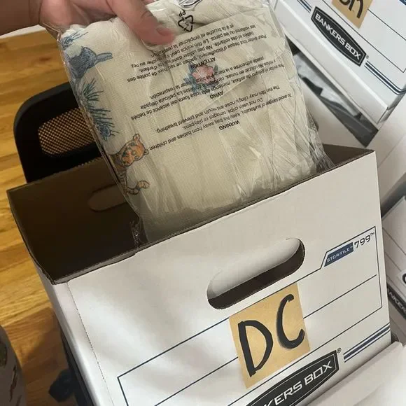 Disney Store Button Down Shirt Womens Size L Off White Pooh Embroidered - Picture 16 of 16